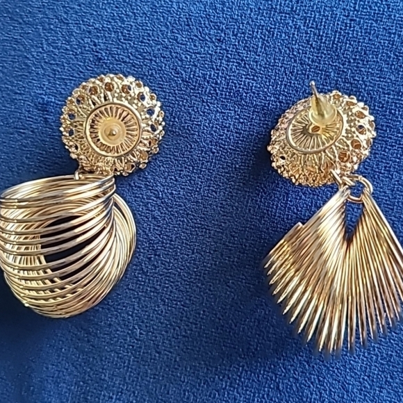 Y2K Cute Wire Art Small Gold Dangle Earrings - Picture 3 of 4